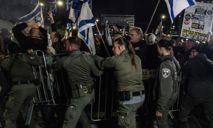 İsrail fena karıştı!. Netenyahu karşıtı protestocular sokakları birbirine kattı!.