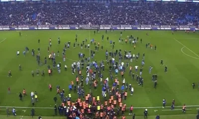 Fenerbahçe-Trabzonspor maçı sonrası saha savaş alanına döndü!.