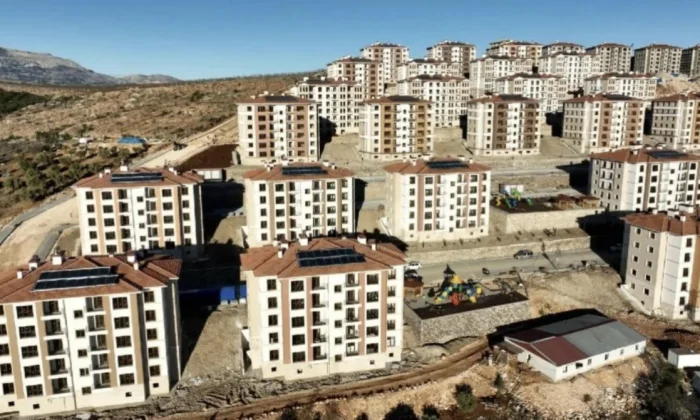 76 bin deprem ve afet konutu hak sahiplerine teslim edildi..