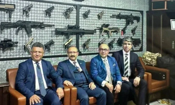 Devletin hakimine bak!. Lüks araç ve silah tutkusu açığa çıkınca görevden alındı!.