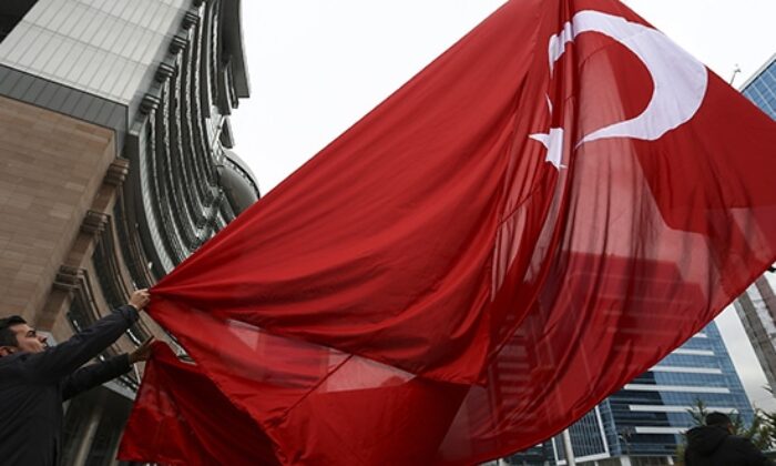 Türk Bayrağı’nın yakılmasına CHP’den çok sert tepki!.