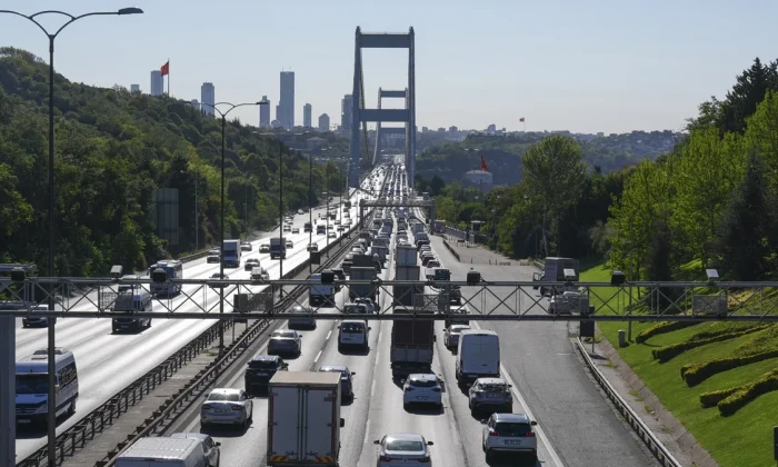 Köprü ve otoyollara kazık gibi zam!. Osmangazi geçişi 555 TL!.