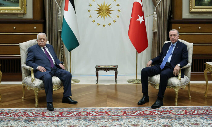 Erdoğan özür beklediği Abbas ile Külliye’de bir araya geldi!.