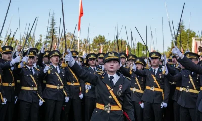 Teğmenler polemiğinde ilk istifa geldi!.