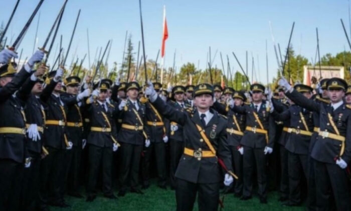 ⚔️ Kılıç çeken teğmenler için kurul bugün toplanacak!.