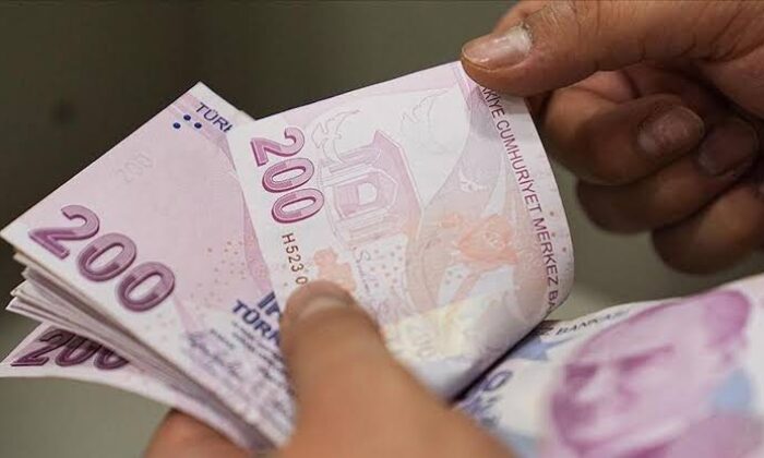 Emeklilerin maaş zammı farkları bugün hesaplarına yatıyor..