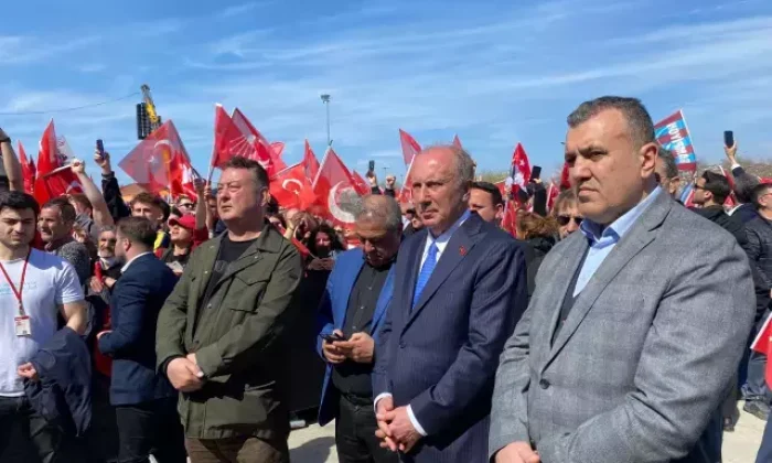 Mitingde konuşturulmayan Muharrem İnce alanı terk etti!.