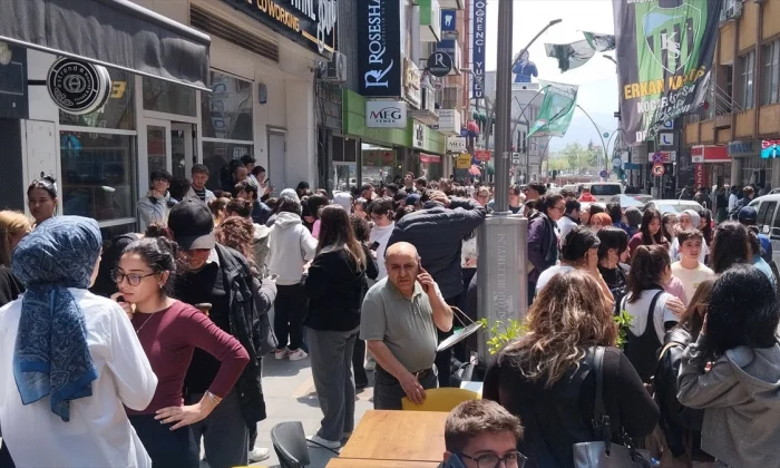 Art arda gelen depremlerle İstanbul beşik gibi sallanıyor!.