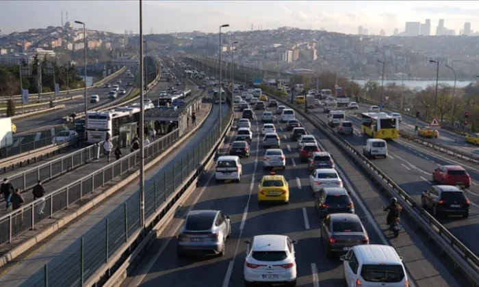 İşçiye asgari ücretliye çakma enflasyon ile sadaka, ihaleciye otomatik zam!.