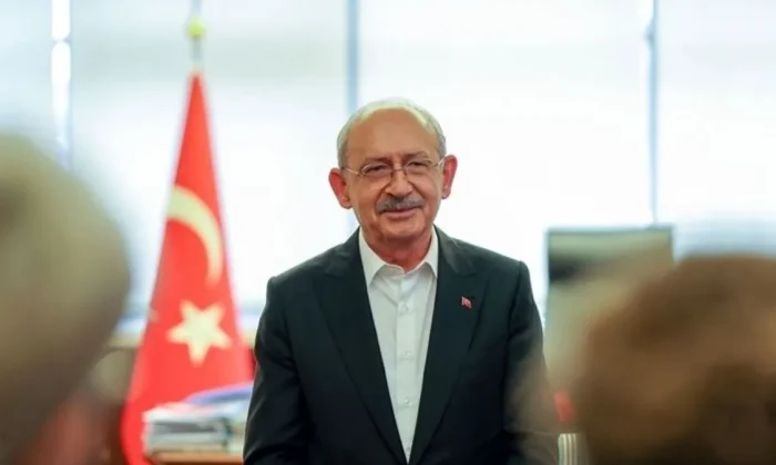 Bay Kemâl dolu dizgin geliyor…