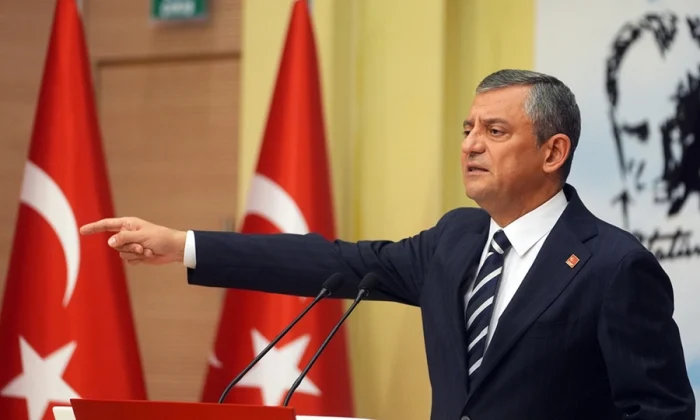 Özgür Özel’den rüşvet aldığı iddia edilen CHP’li başkanlar için zehir zemberek sözler!.