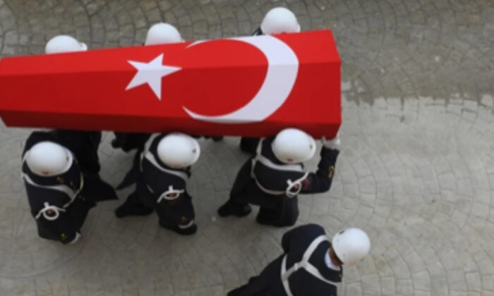 İki askerin susuzluktan şehit olmasına tepkiler çığ gibi büyüyor!.