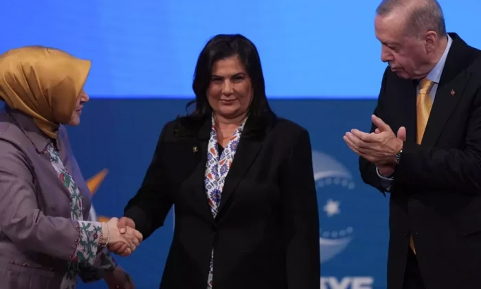 CHP’den istifa edip AK Parti’ye geçen Özlem Çerçioğlu sessizliğini bozdu!.