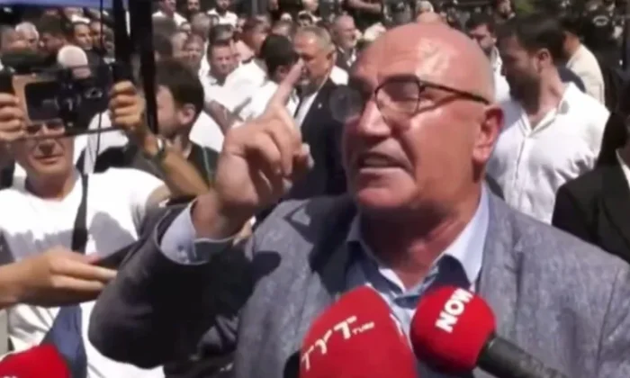 CHP’li Mahmut Tanal polise parmak sallayarak tehditler savurdu!.