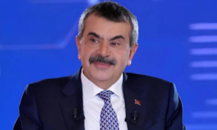 Ülkenin Milli Eğitim Bakanı kızını devlet okulu yerine özel okula gönderiyor!.
