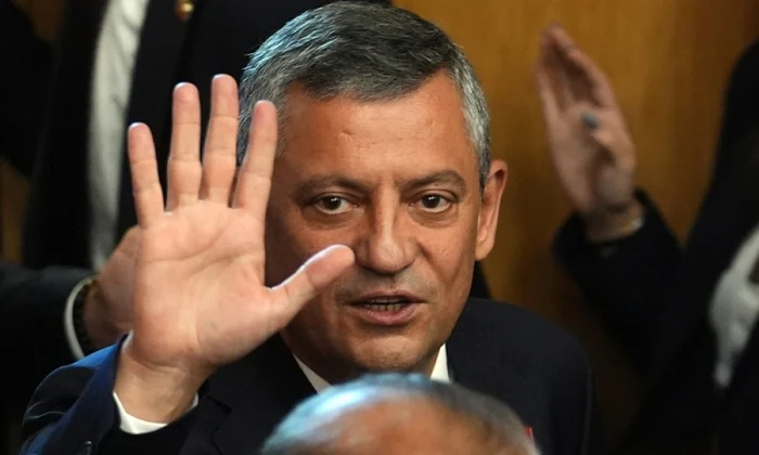 Ekrem’den umudu kesince Mansur’a yanaştı!.
