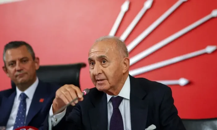 Hastaneye kaldırılan Hikmet Çetin yoğun bakıma alındı..