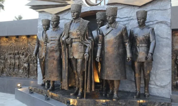 Yönettikleri belediyeleri b.k götürürken CHP heykel derdinde!.