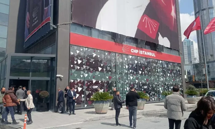 Kayyum olarak atanan Gürsel Tekin’in odasına girip çiş ve kakalarını yaptılar!.