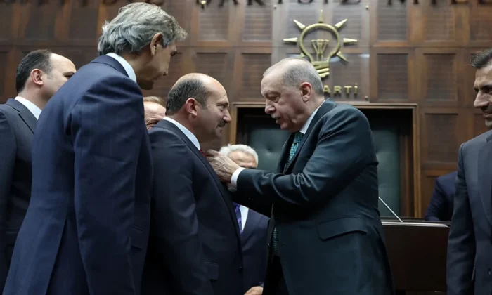 İki belediye başkanı AK Parti’ye katıldı!.