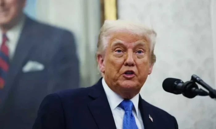 Trump Biden döneminde imzalanan anlaşmaları iptal ettiğini duyurdu..