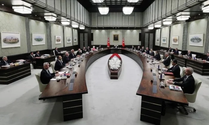 Yılın ilk kabine toplantısının gündemi Venezuela olacak..