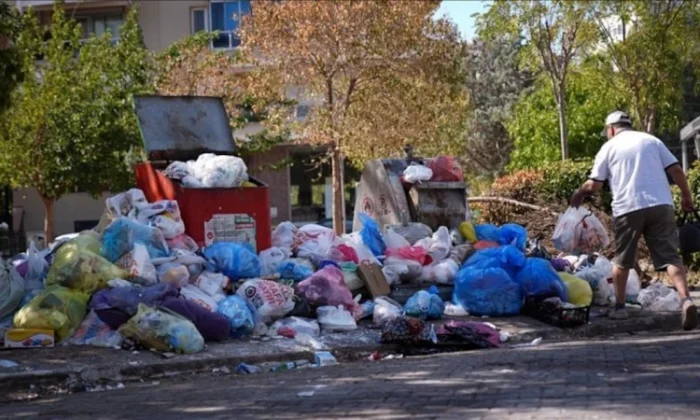 İzmir’de çöp ve susuzluk salgın hastalıkları beraberinde getirdi!.