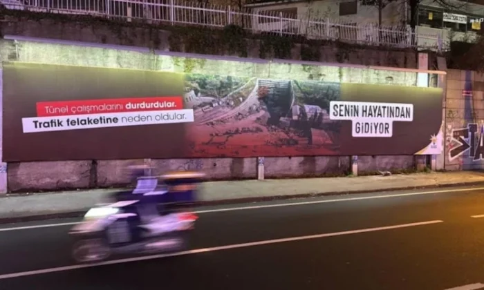 CHP’nin beceriksizlikleri bilbordlara yazılınca Özgür Özel küplere bindi!.