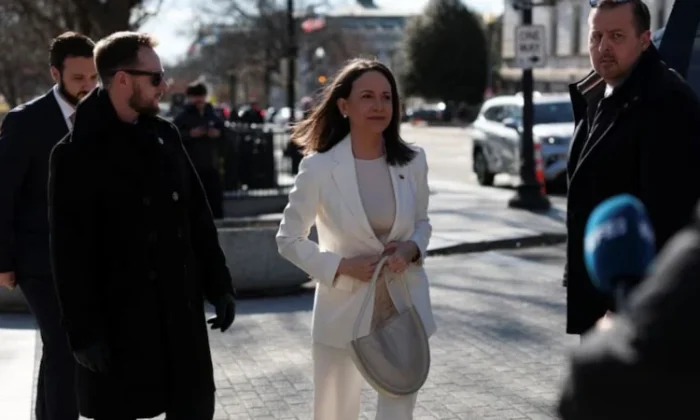 Venezuela’nın Özgür Özel’i nobel ödülünü Trump’a verdi..