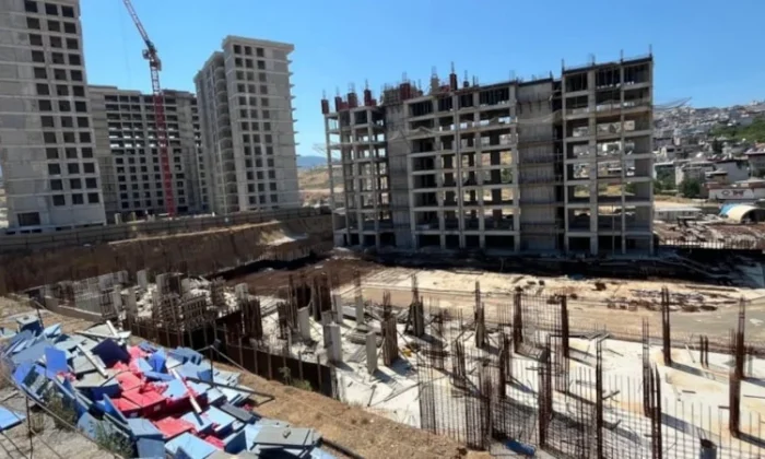 AK Parti 3 yılda 455 bin konut yaparken CHP 275 konutu yapamayıp vatandaşı dolandırdı!.