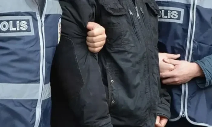 Suç çetesine köstebeklik yapan polisler gözaltında..