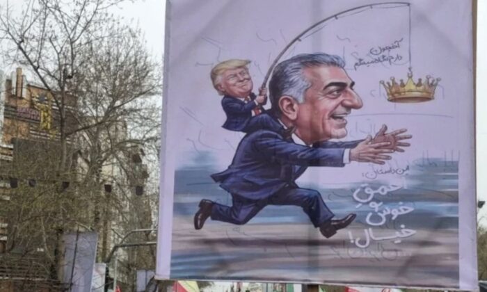 Trump yalakası Pehlevi’ye İran halkından pankartlı cevap!.