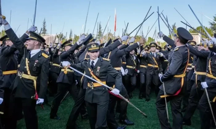 Kılıç Çatma davasında flaş karar.. Komutanlar görevine iade edildi..