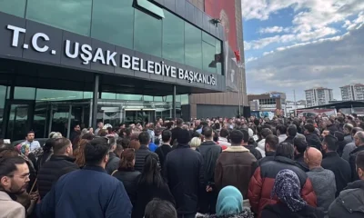 Başkan otel de 37 yaş küçük çalışanıyla basıldı, CHP’liler belediye önünde demokrasi nöbetine başladı!.