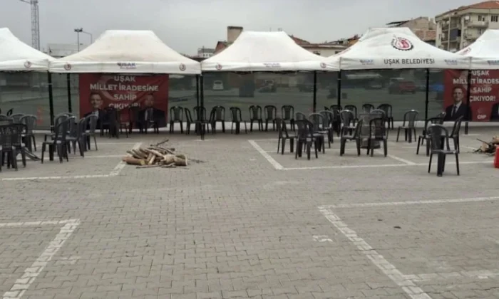CHP’nin Uşak Belediye Başkanı için kurduğu destek meydanı bomboş kaldı..
