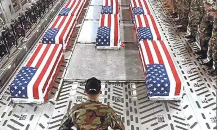 Trump iti geberen askerlerin tabutlarını yayınlamayı yasakladı!.