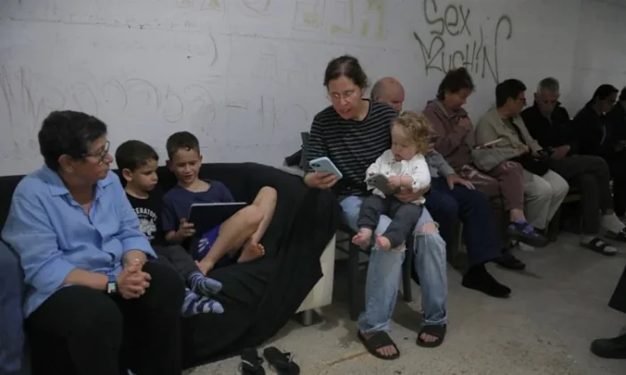 İsrailliler İran füzelerinin korkusuyla sığınaklardan çıkamıyorlar..