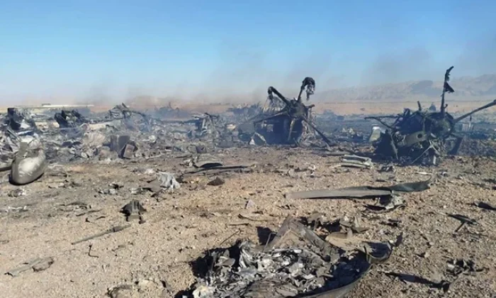 İran vurduğu ABD uçakları ile helikopterlerinin enkaz görüntülerini paylaştı..