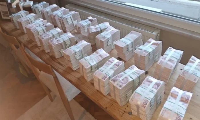 CHP’li Üsküdar Belediyesinde ele geçirilen valizler dolusu rüşvet paraları ifşa oldu..