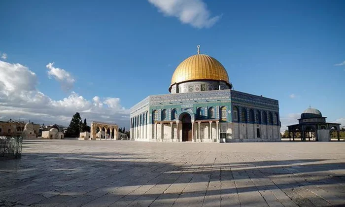 Mescid-i Aksa 41 gün sonra tekrar ibadete açıldı..