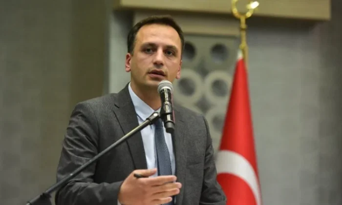 Özkan Yalım’ın manitasına bankamatiklik yapan Bornova Belediye Başkanı gözaltında..