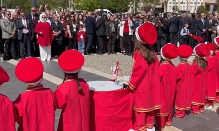 Mehter Marşı’na sırt dönen CHP’lilerden trajikomik savunma!.