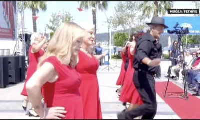 Mehter Marşı çalınca sırt dönen CHP’liler Yunan sirtakisi çalınca alkış tuttu!.