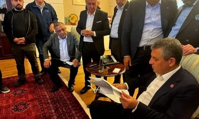 Özgür Özel’in mutlak butlan tebligatını kameralar önünde yırtmasıda tiyatro çıktı!.