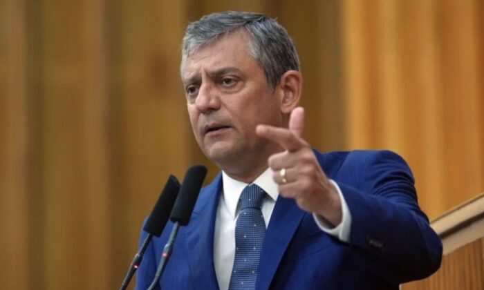 Bay Kemâl’i çekilmeye ikna edemeyen Ekrem’in yaveri Özgür yeni parti hazırlığında..