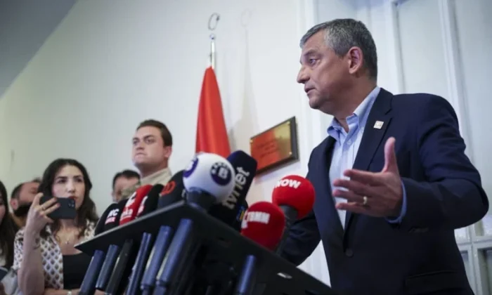 CHP’deki “Gurup Toplantısını Kim Yapacak” kavgası devam ediyor..
