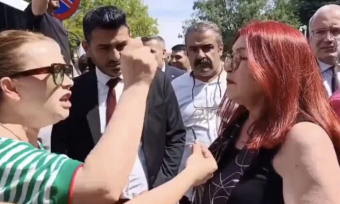 CHP’nin kadın kollarında “Hain Kemâl” tartışması!.