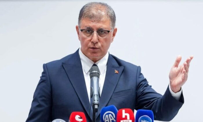İzmir Büyükşehir Belediye Başkanı Cemil Tugay CHP’den istifa etti..