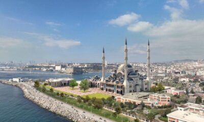 CHP’lilerin yırtınıp karşı çıktığı Kadiköy’e Camii projesi için ilk kazma vuruldu..