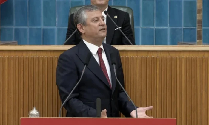 Özgür Özel’den Kur’an-ı Kerim’i hedef alan ‘stand-up’çı alçağa destek..
